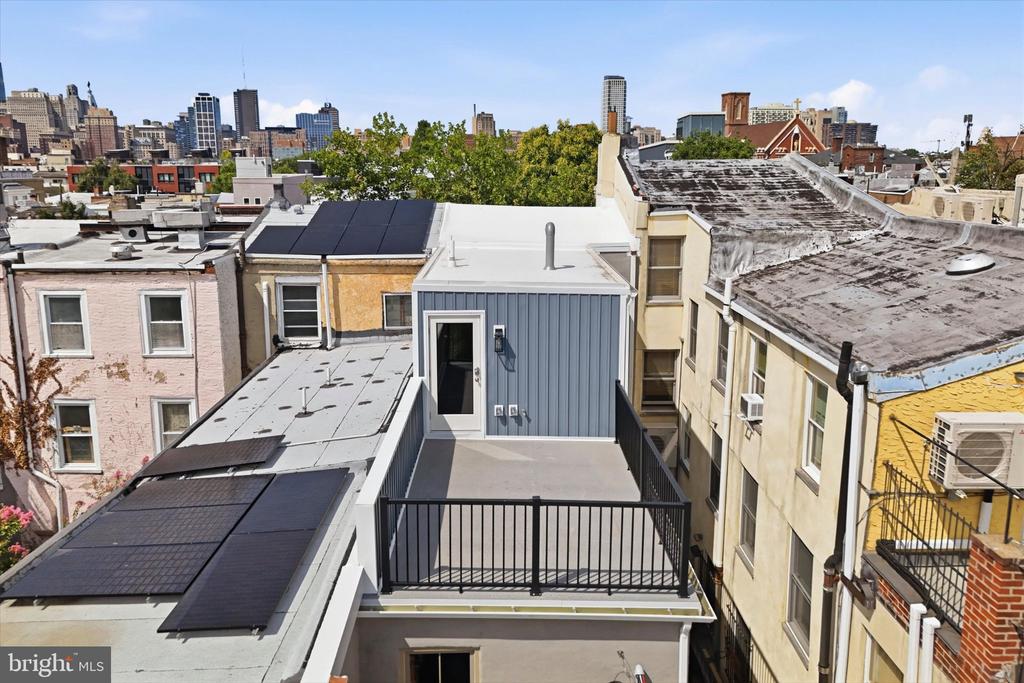 1012 CARPENTER STREET