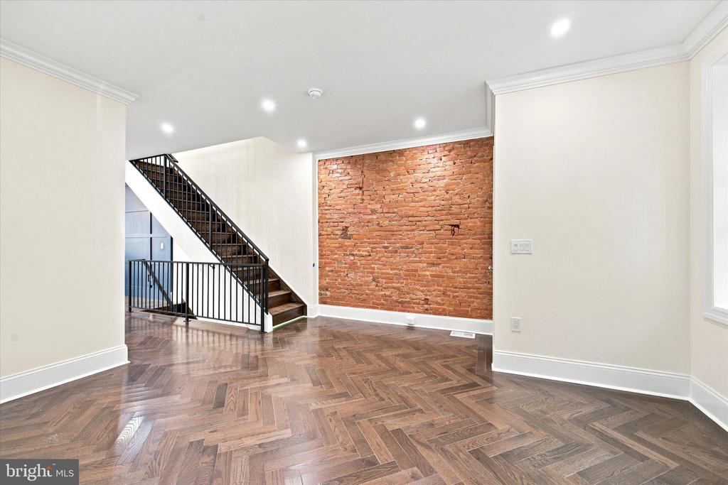1012 CARPENTER STREET