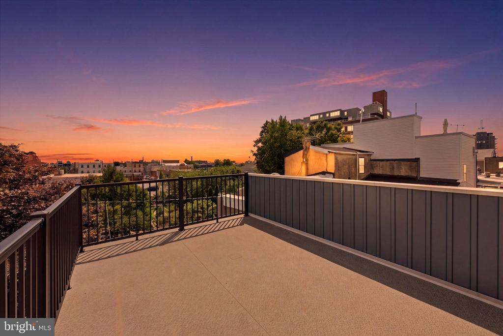 1012 CARPENTER STREET