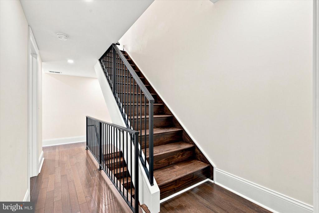1012 CARPENTER STREET