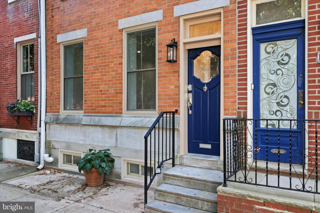 1012 CARPENTER STREET