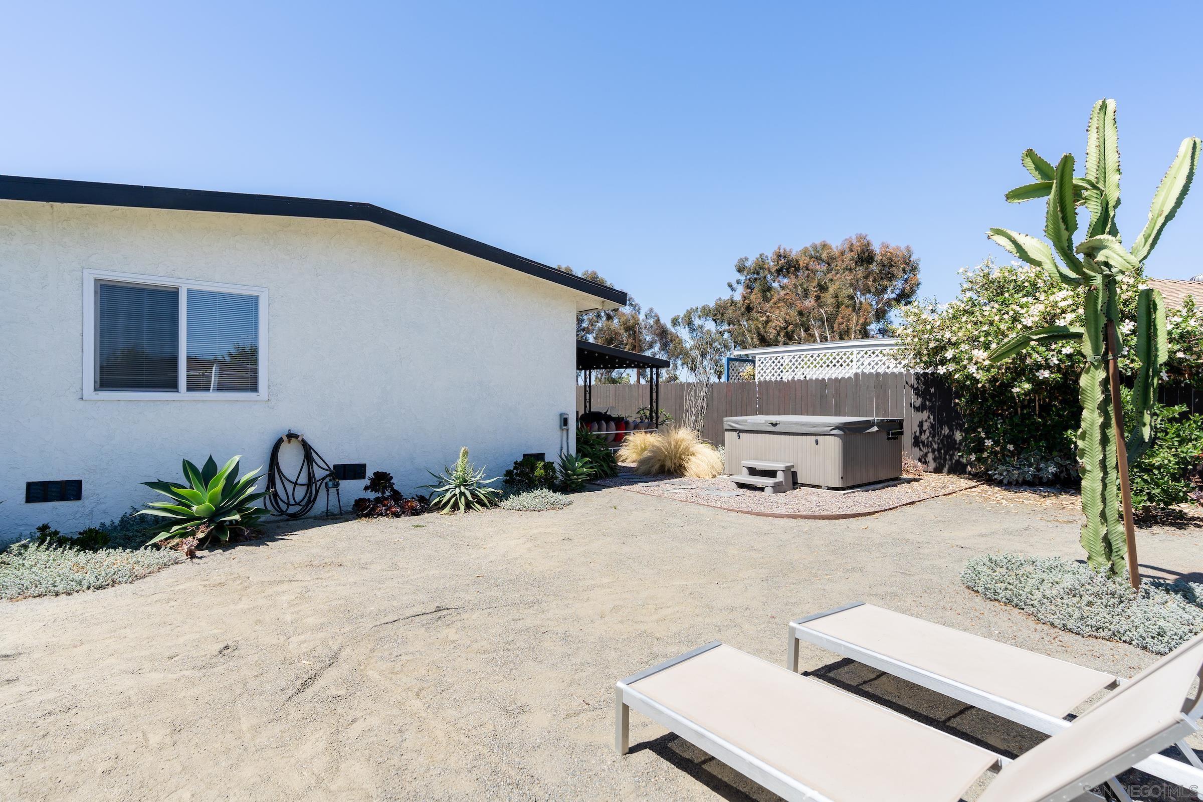 3820 Hilltop Dr