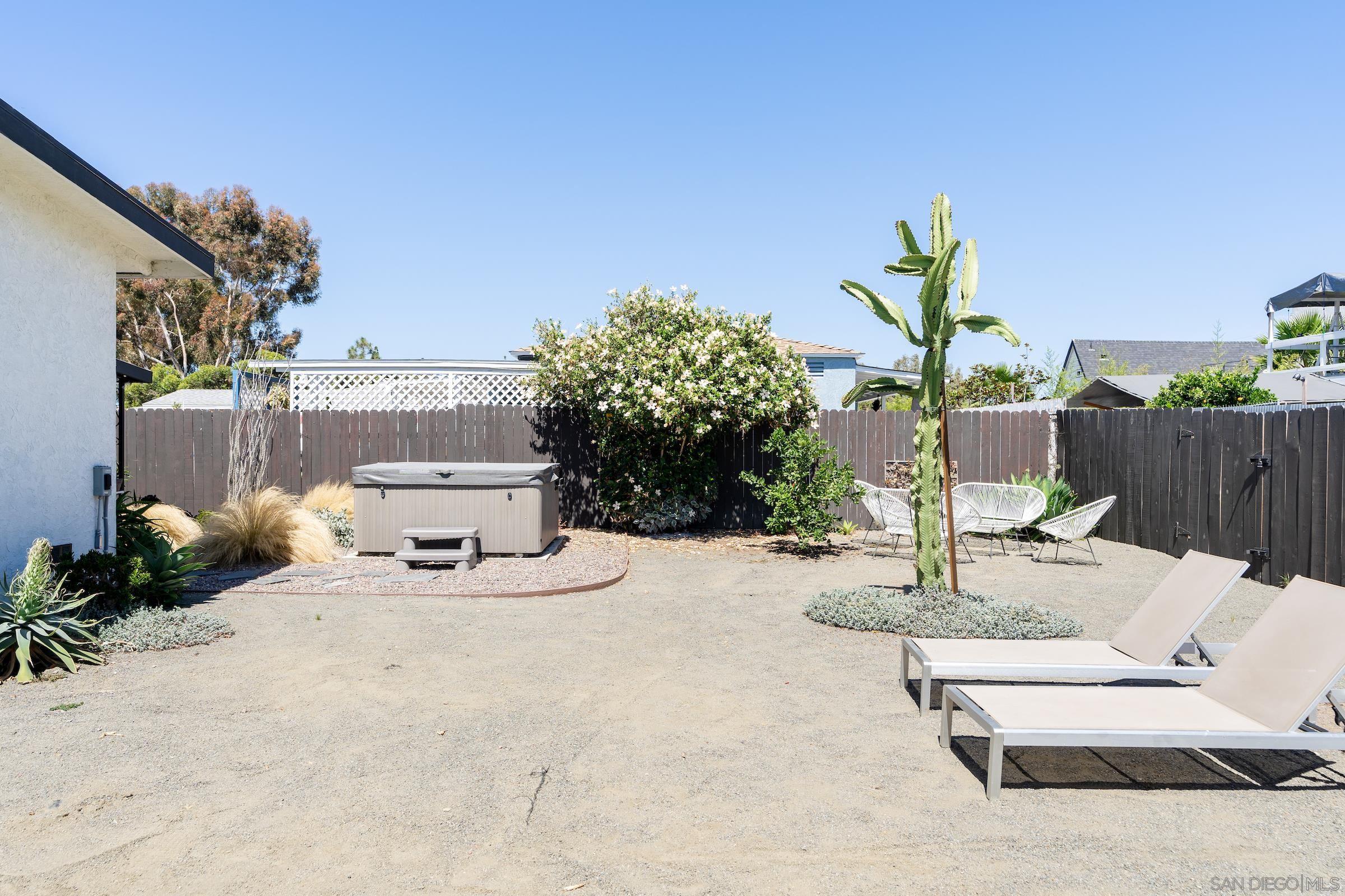3820 Hilltop Dr