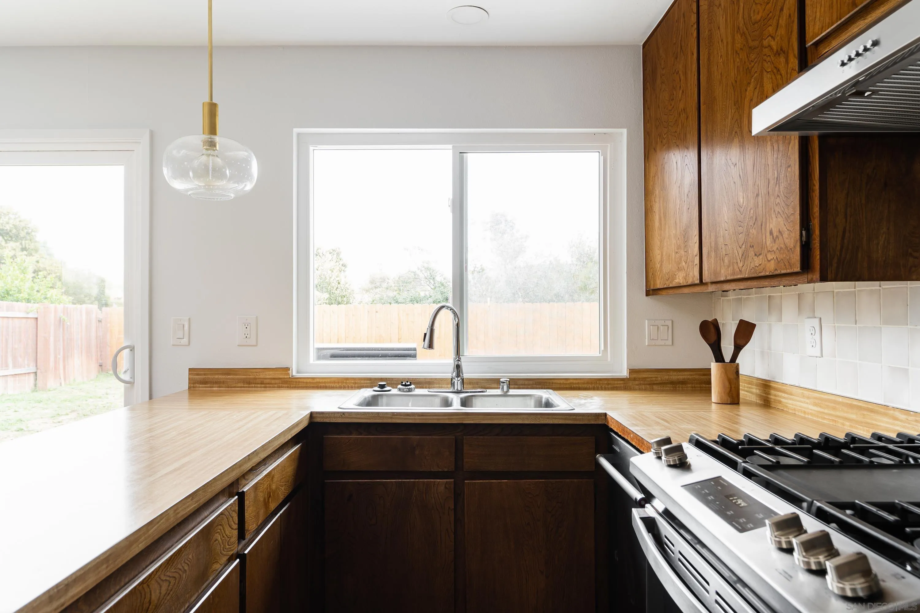 1824 Manzanita Crt