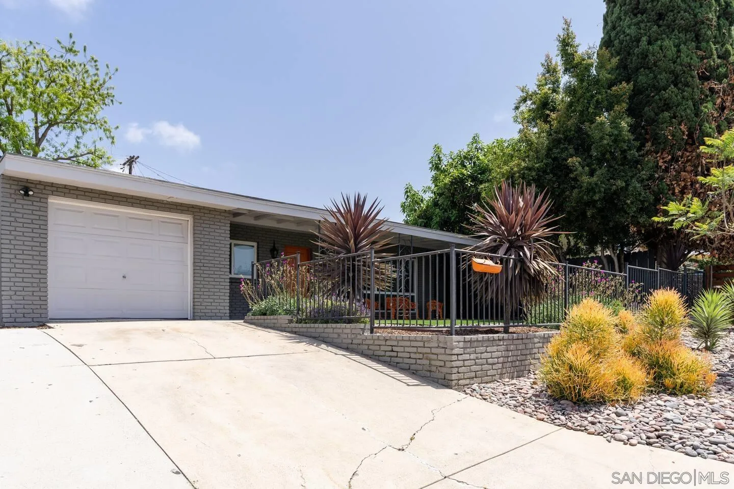 741 Olivewood Ter