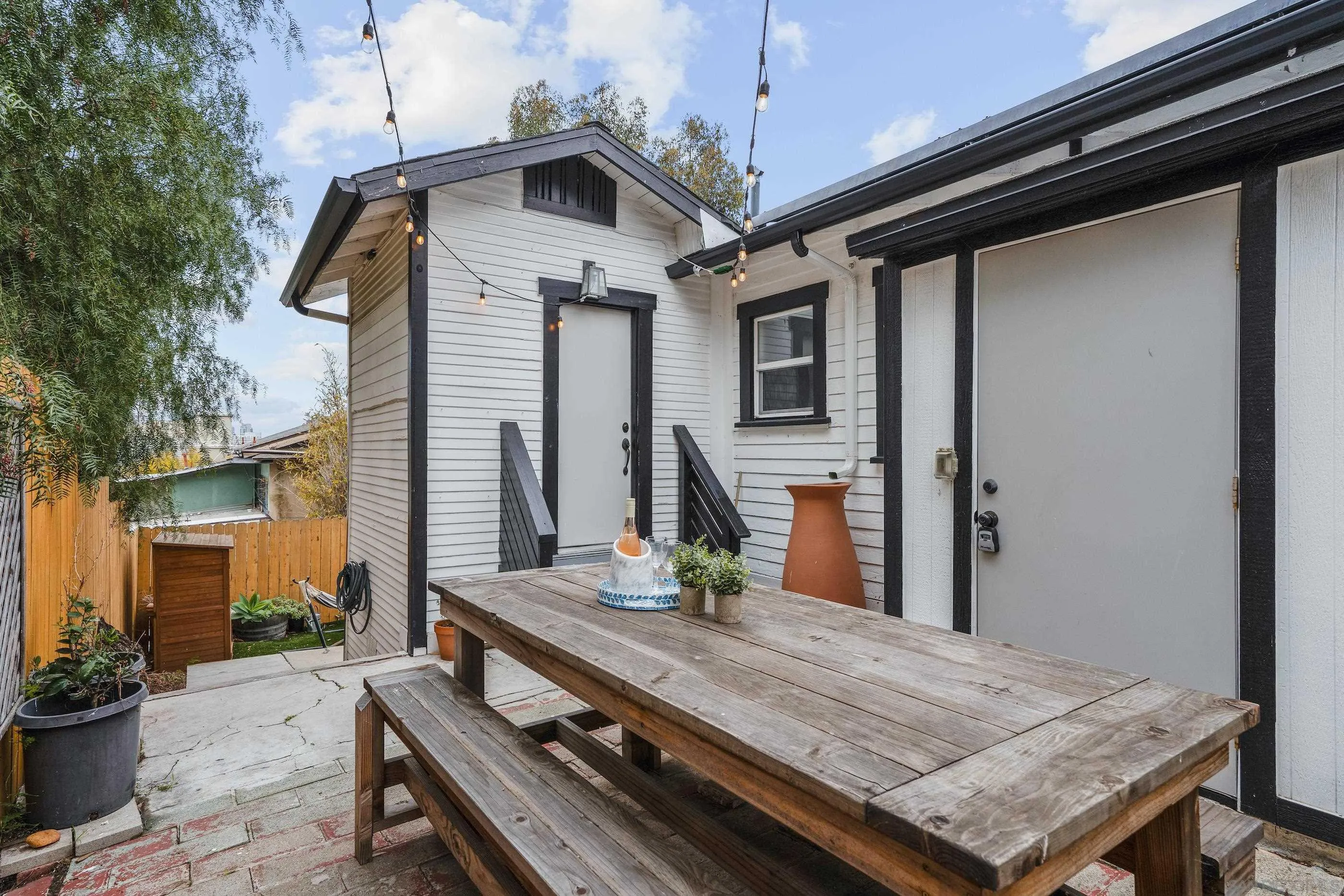 2627 Island Ave