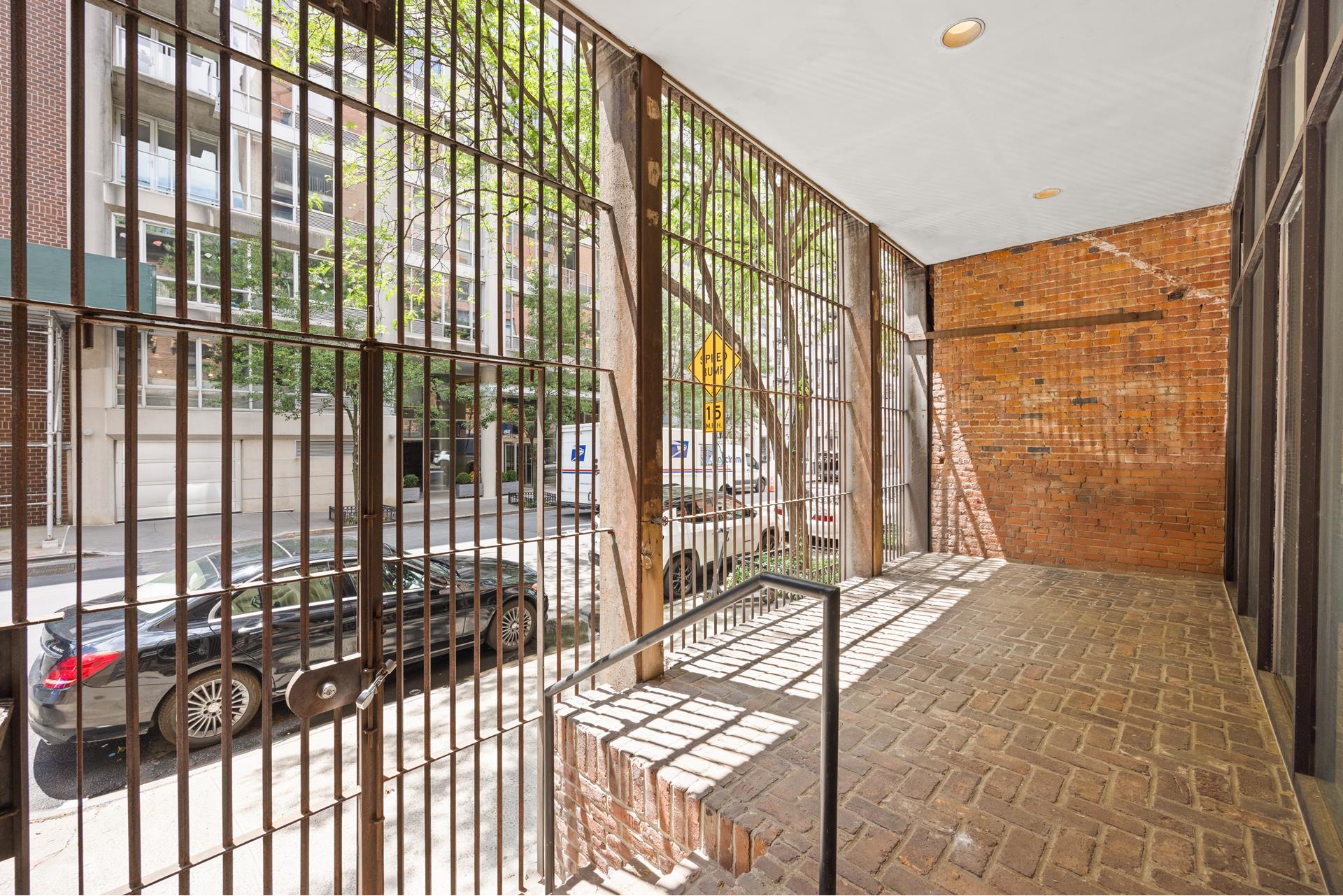 443 W 19TH Street