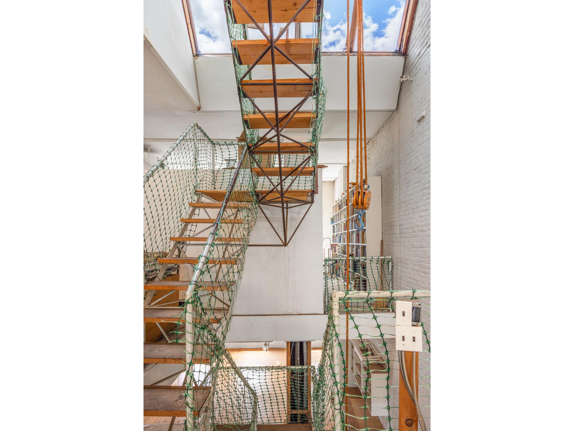 443 W 19TH Street
