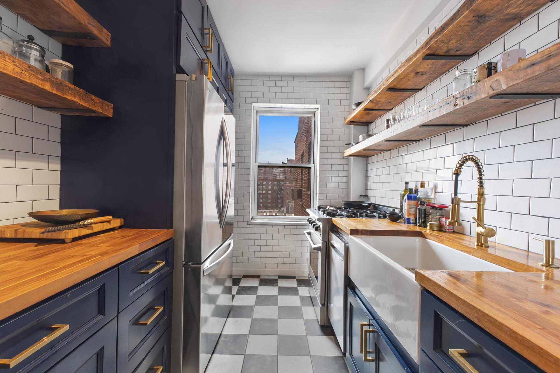500 GRAND Street B11C