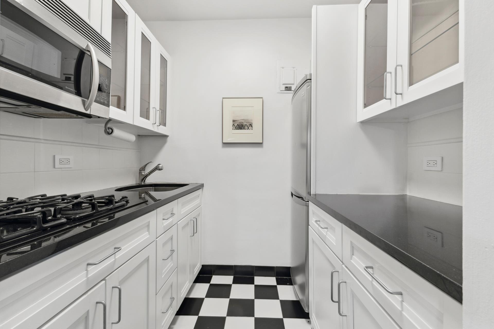 2 5TH Avenue 2E