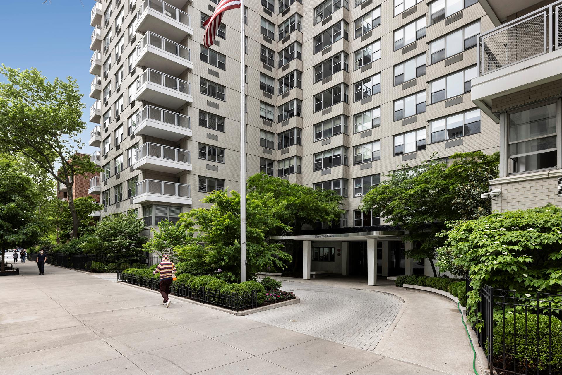 2 5TH Avenue 2E
