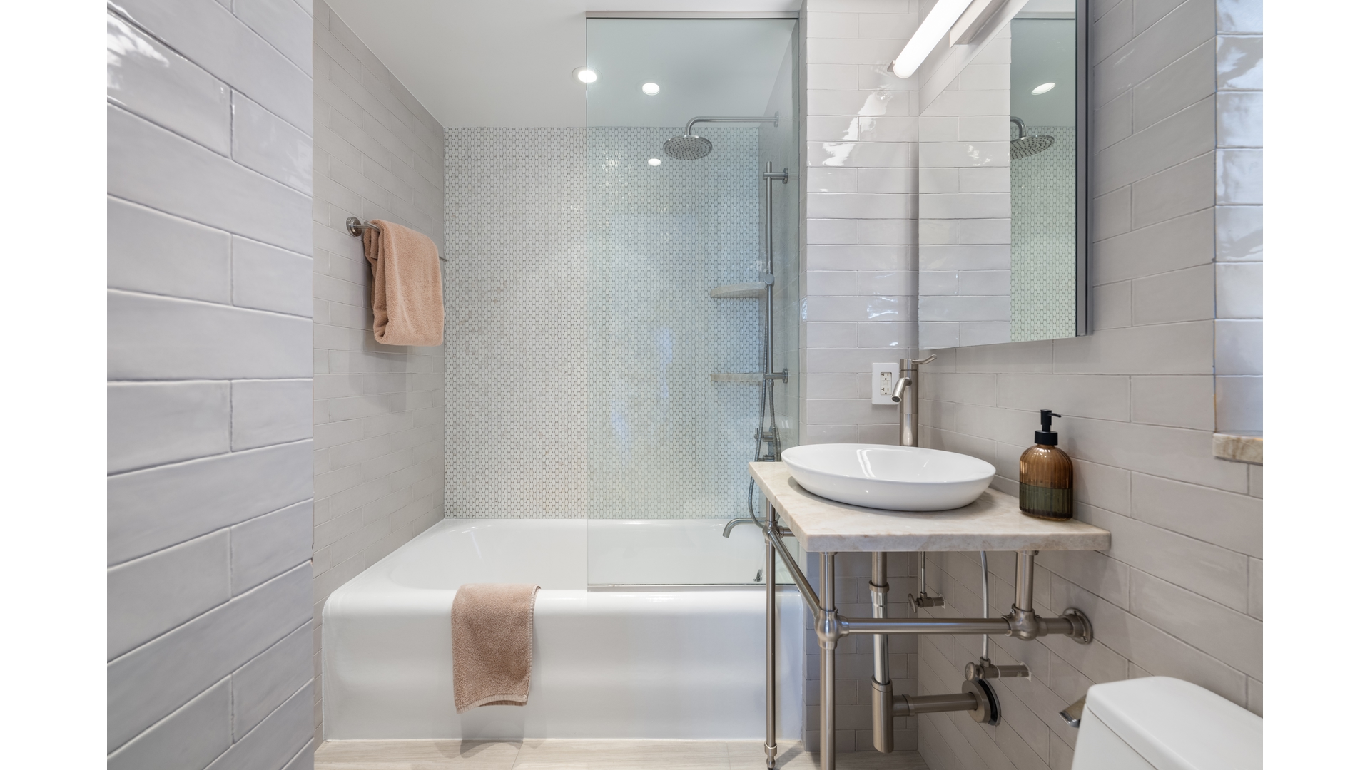 25 TUDOR CITY Place 1005