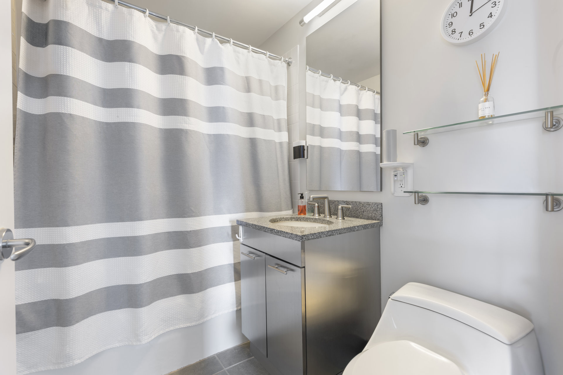 230 ASHLAND Place 21D