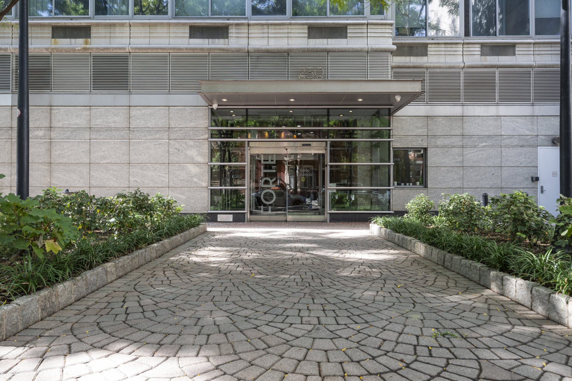 230 ASHLAND Place 21D