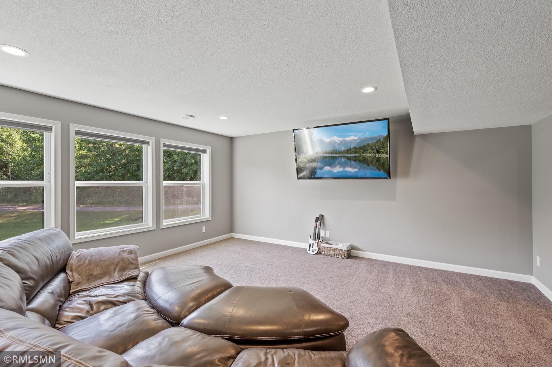 2620 White Pine Way