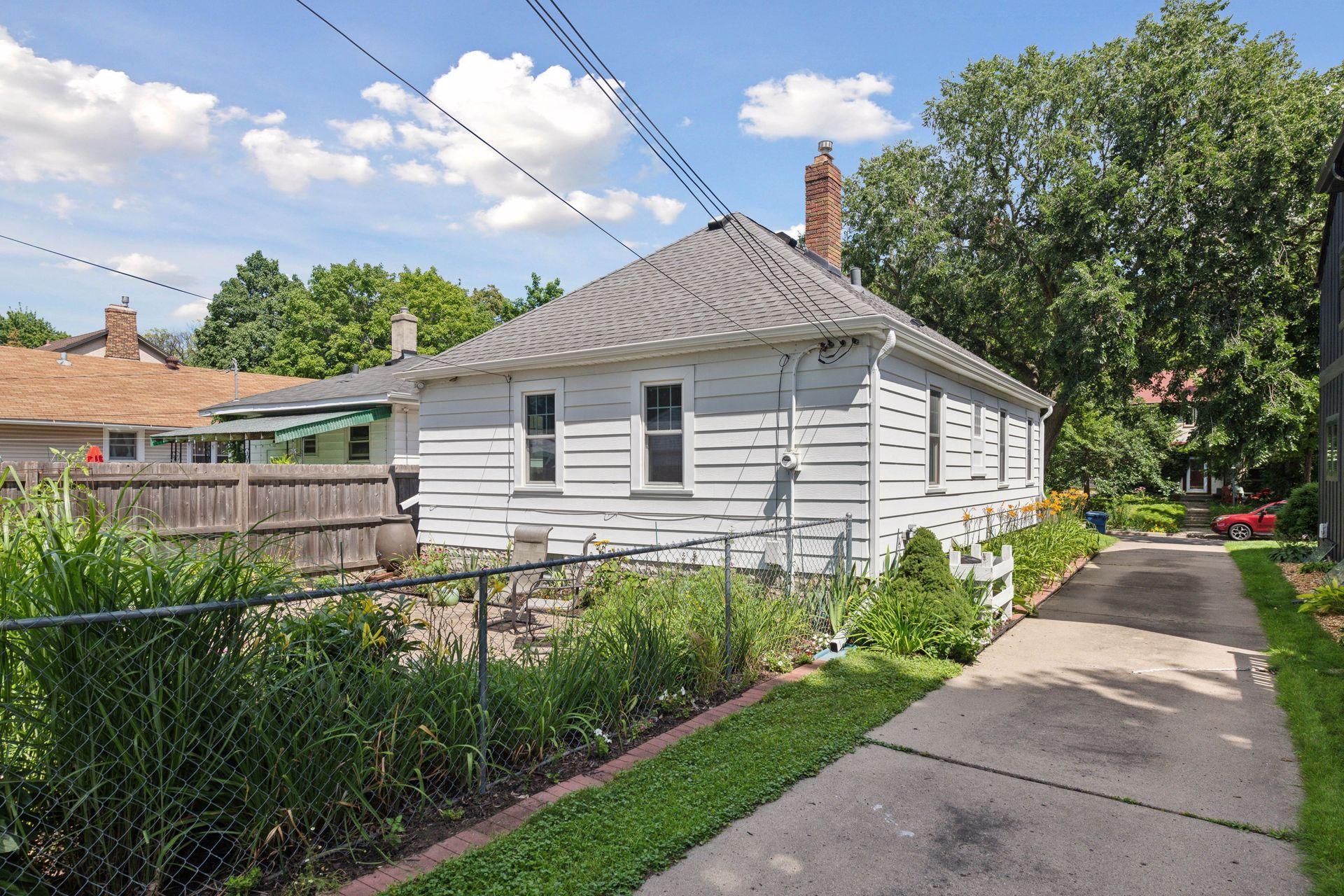 5432 Dupont Avenue S