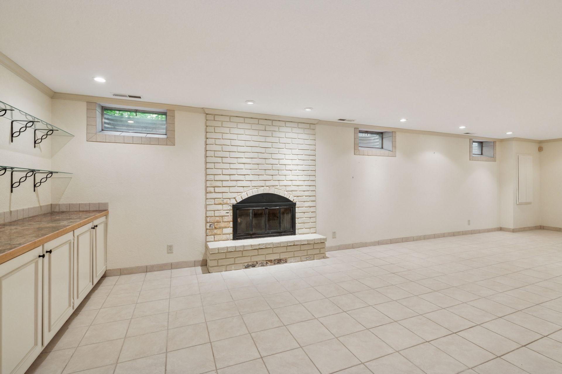 6401 Willow Wood Road