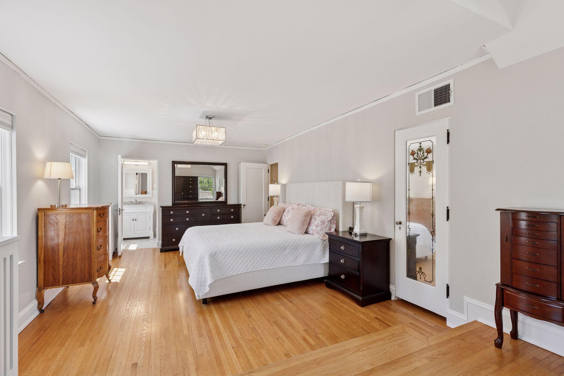 4201 Dupont Avenue S