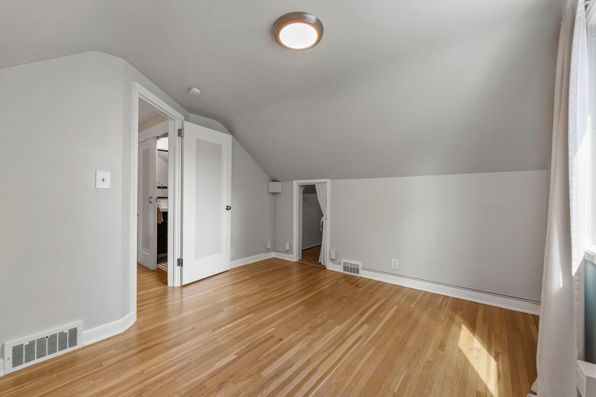 20 18th Avenue S