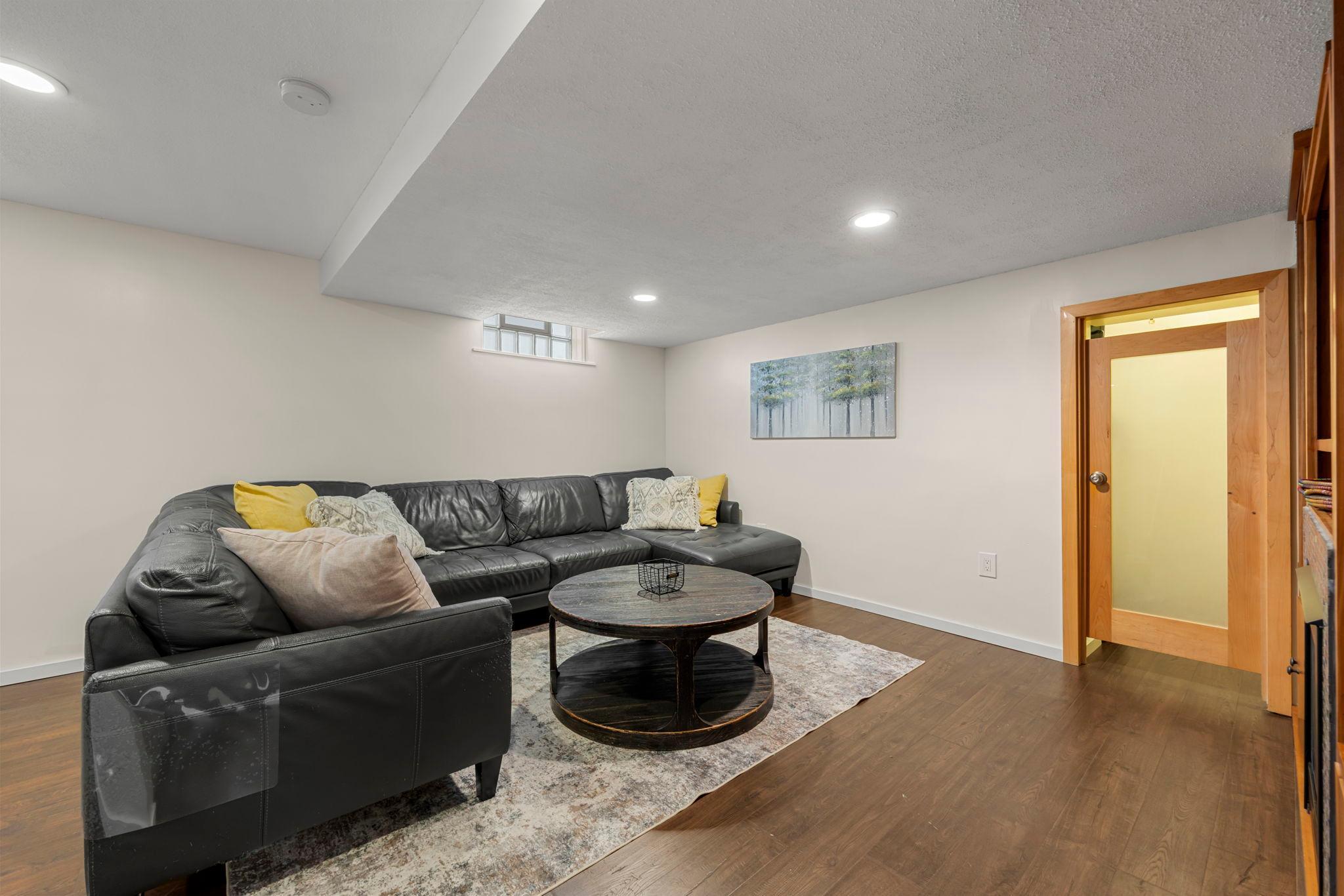 20 18th Avenue S