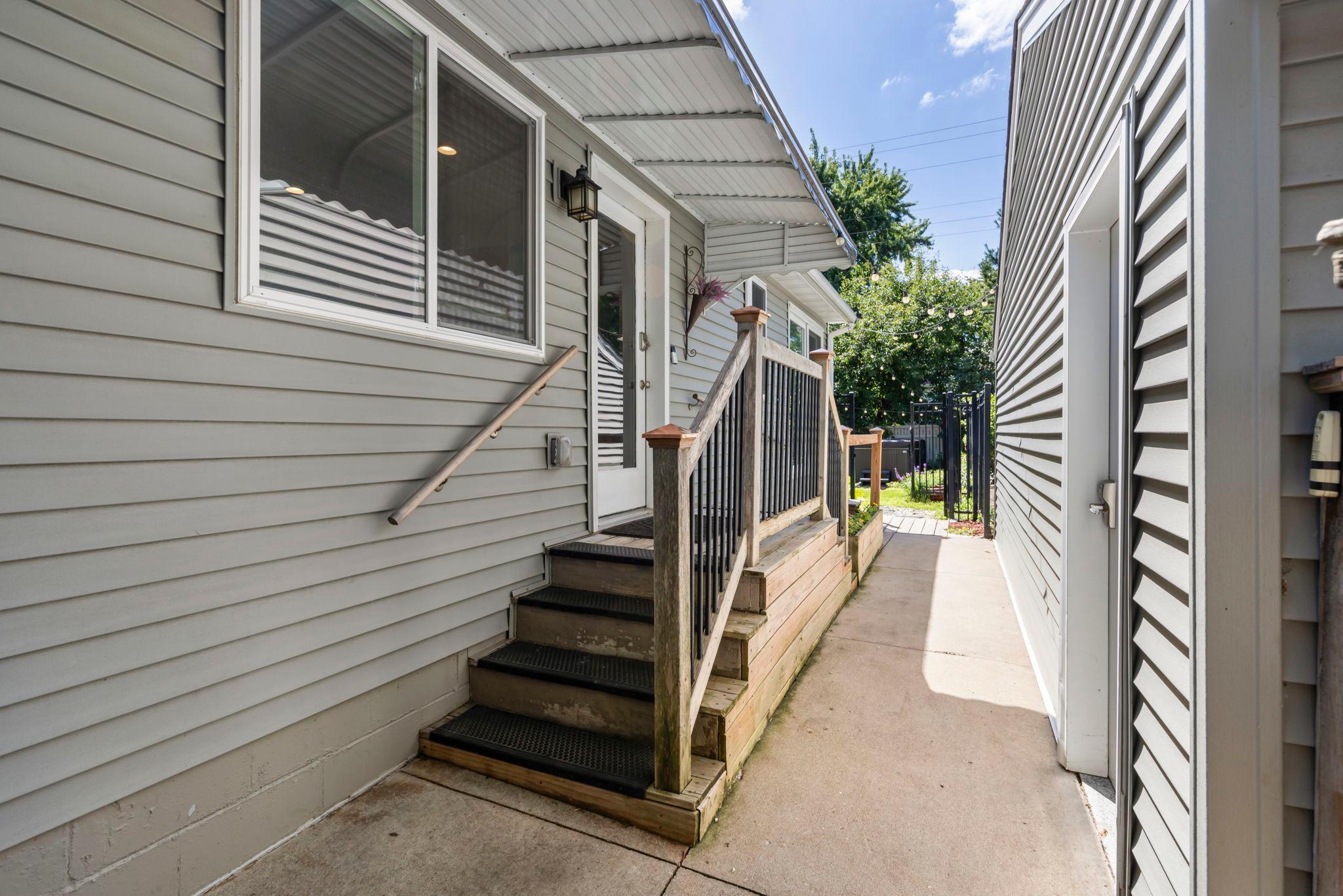 20 18th Avenue S