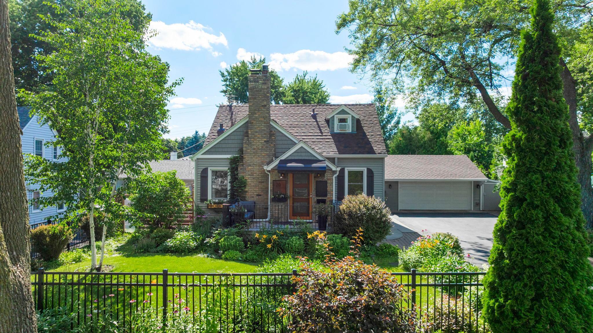 20 18th Avenue S