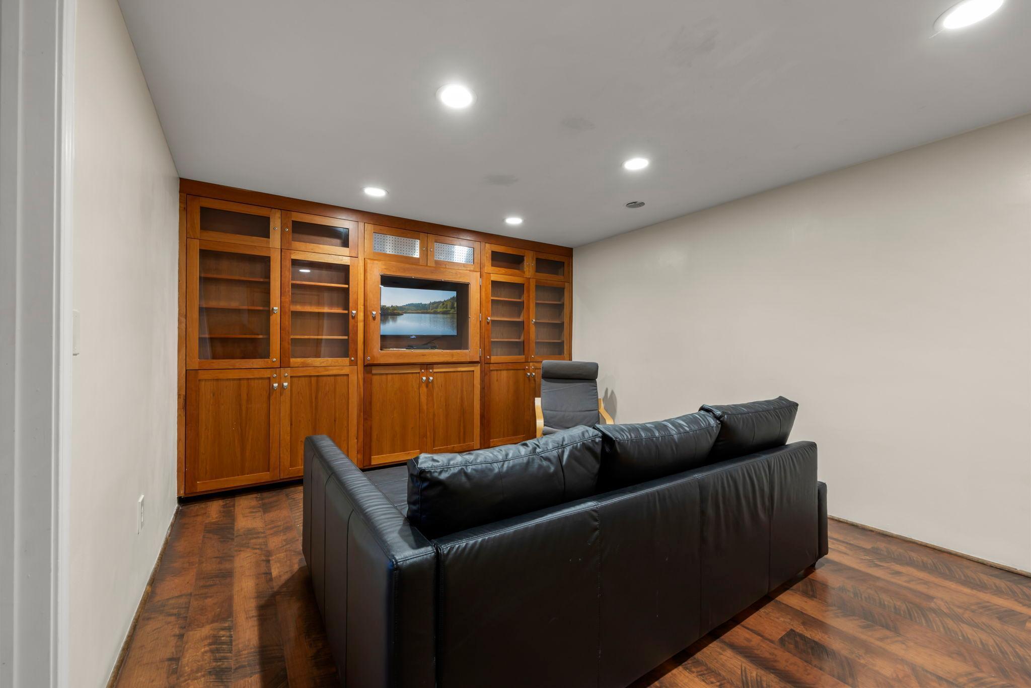 20 18th Avenue S