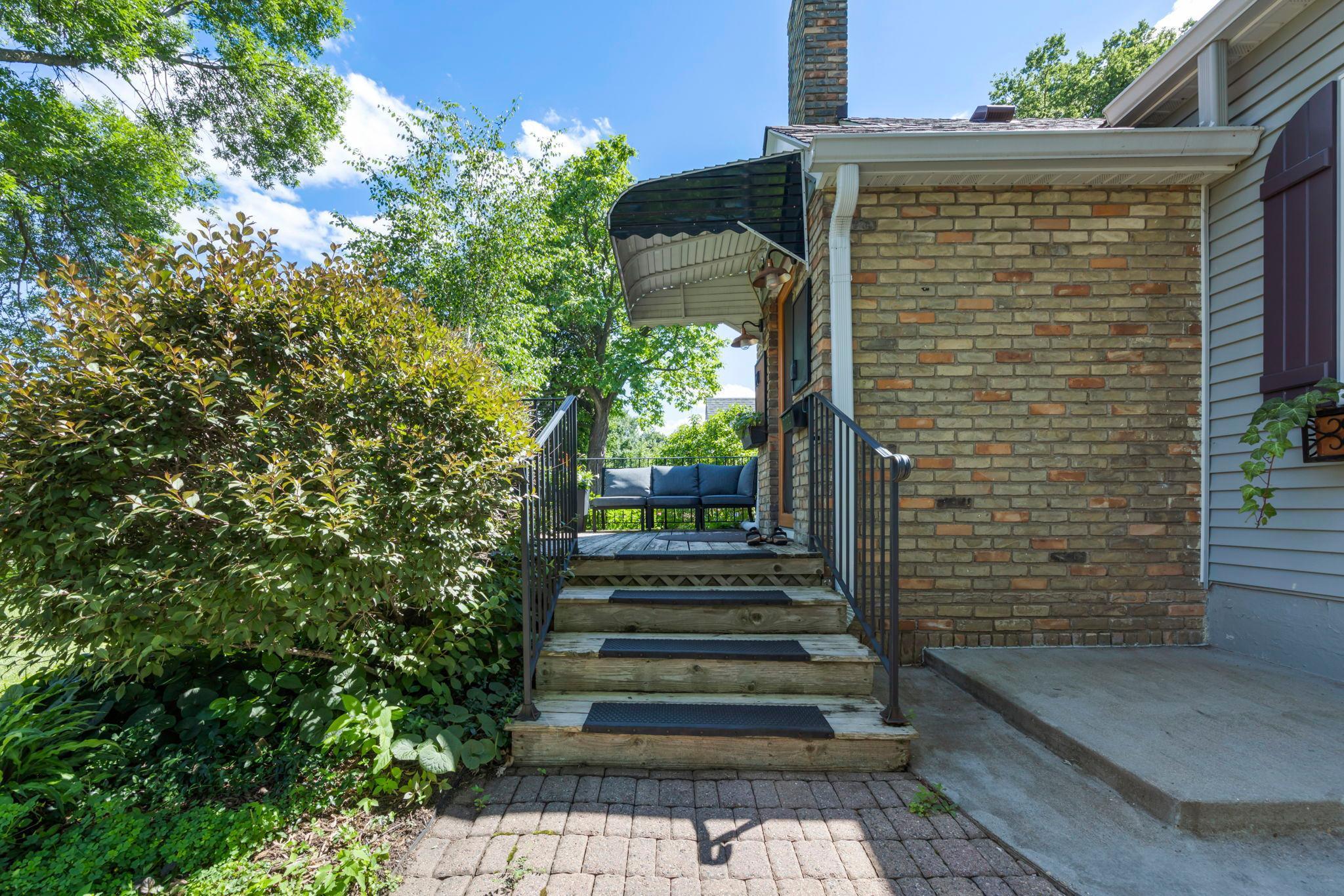20 18th Avenue S