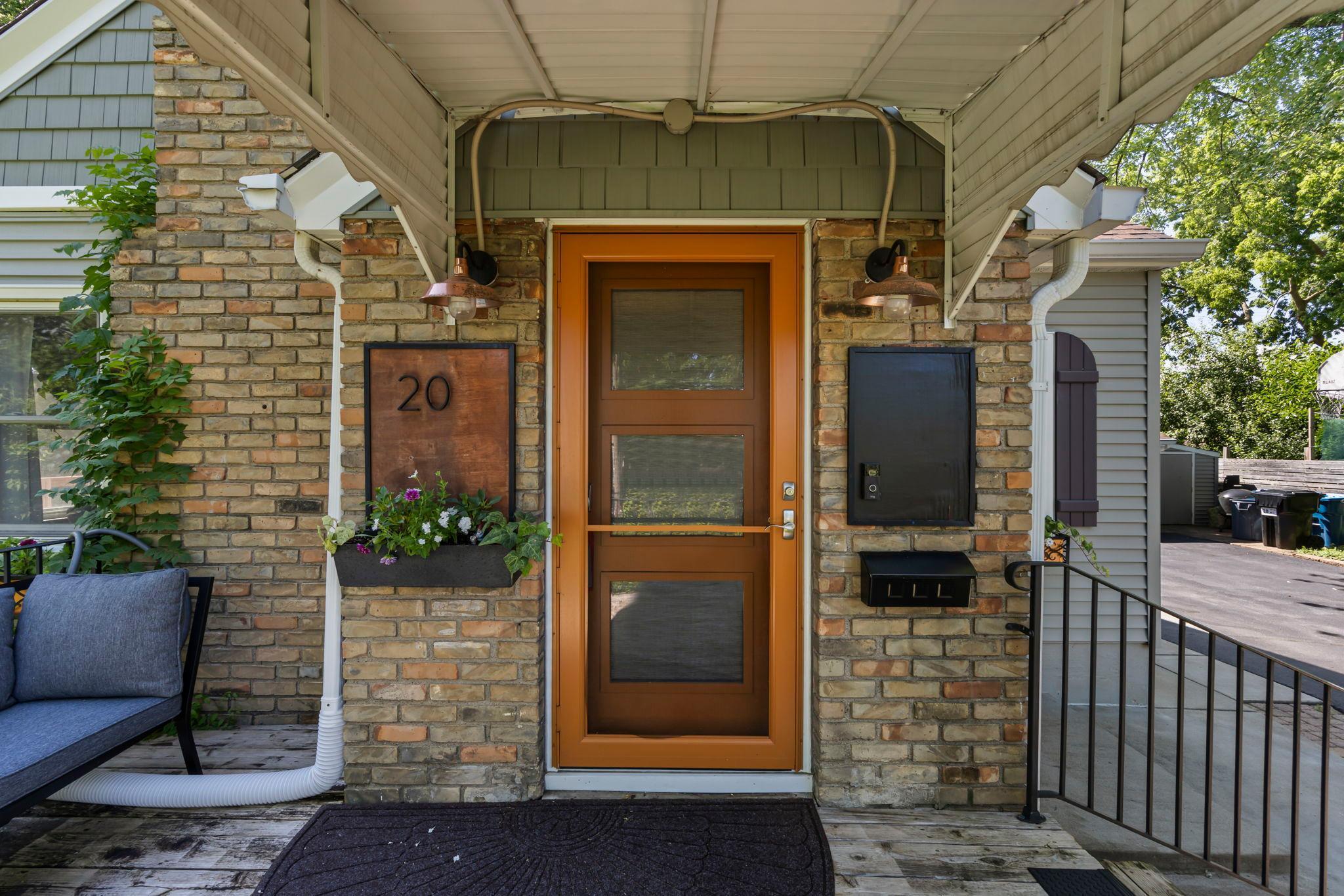 20 18th Avenue S