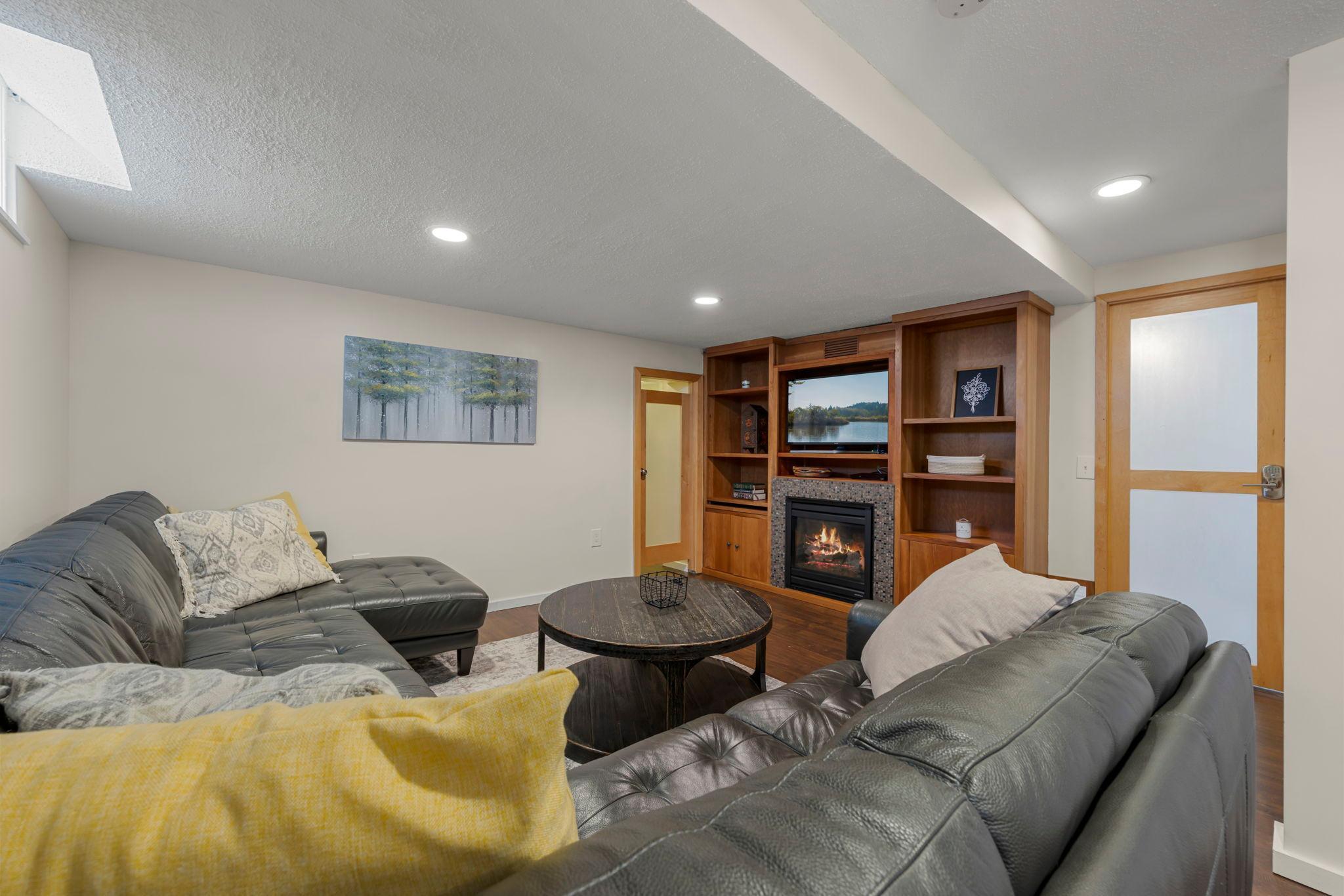 20 18th Avenue S