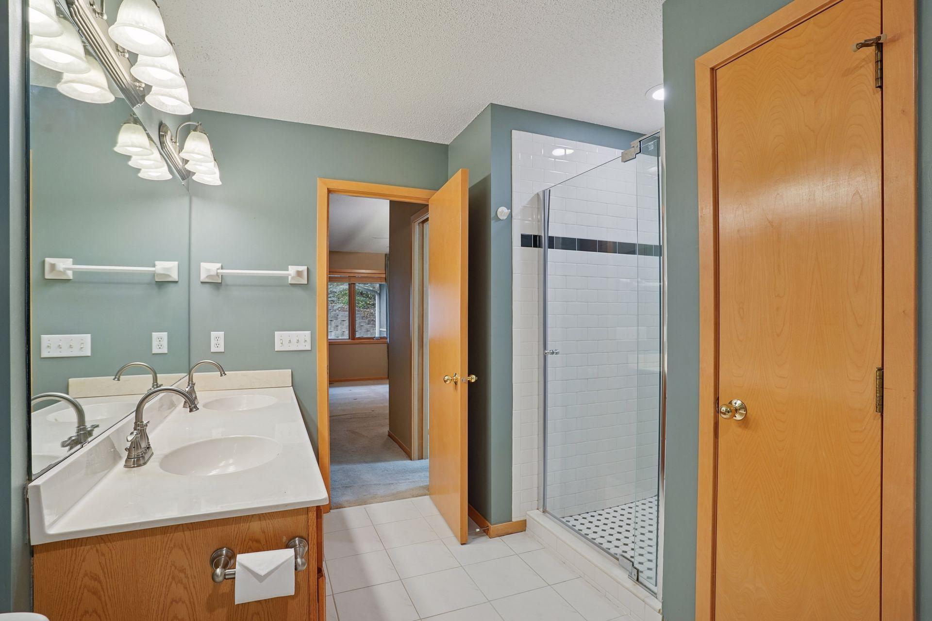 6520 Vernon Hills Road S