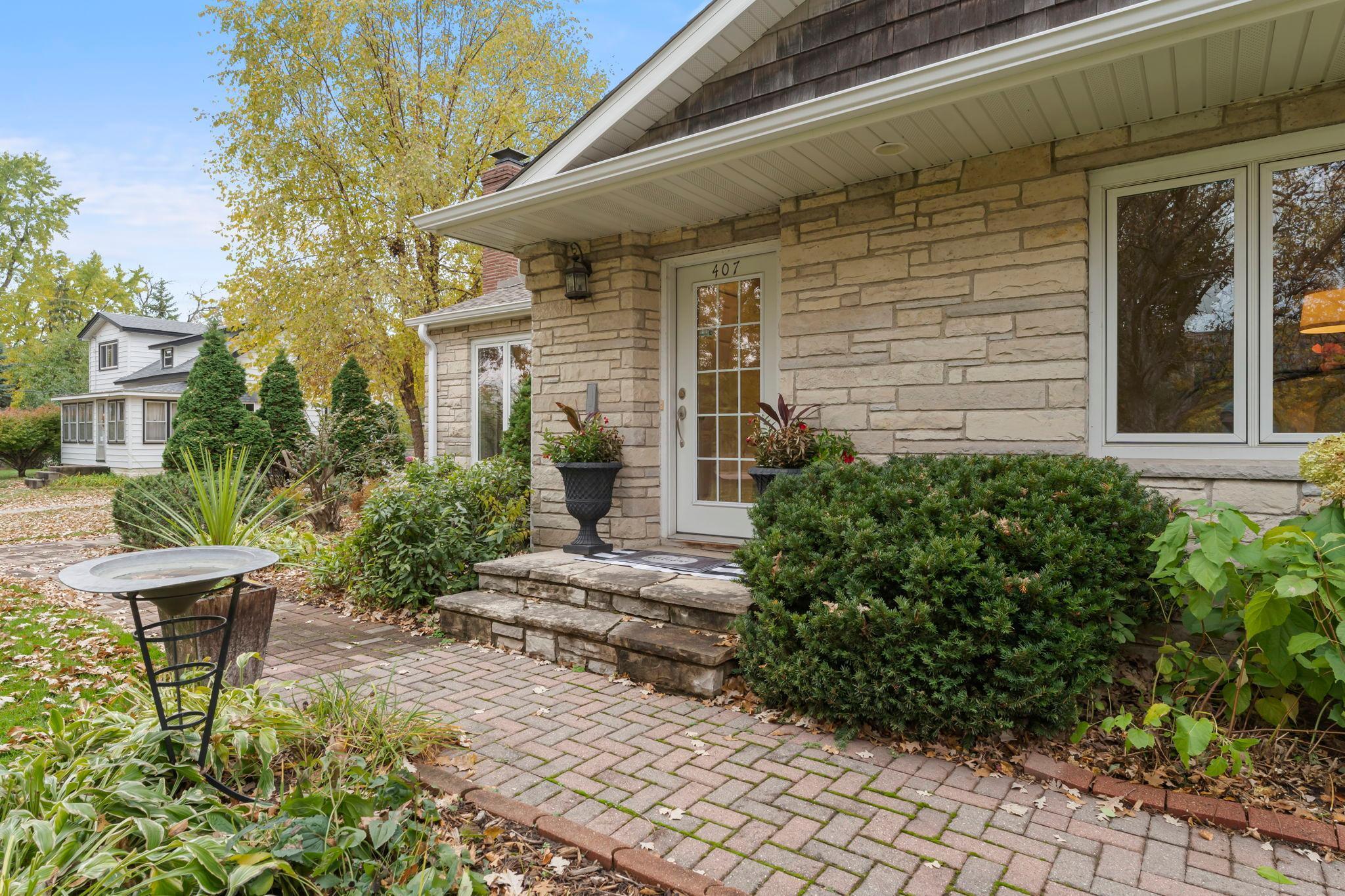 407 Turners Crossroad N