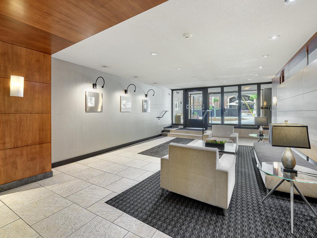 2727 W 43rd Street Unit: 409