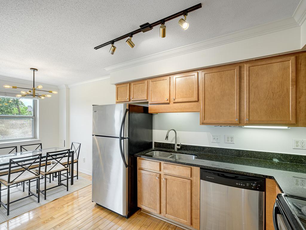 2727 W 43rd Street Unit: 409