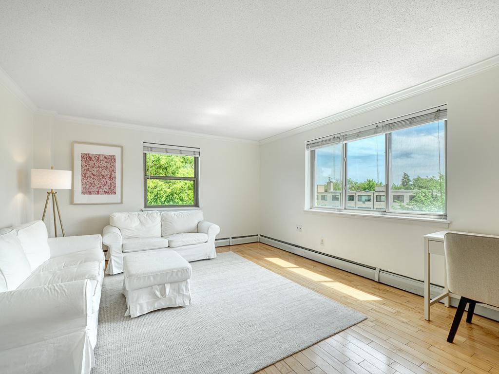 2727 W 43rd Street Unit: 409