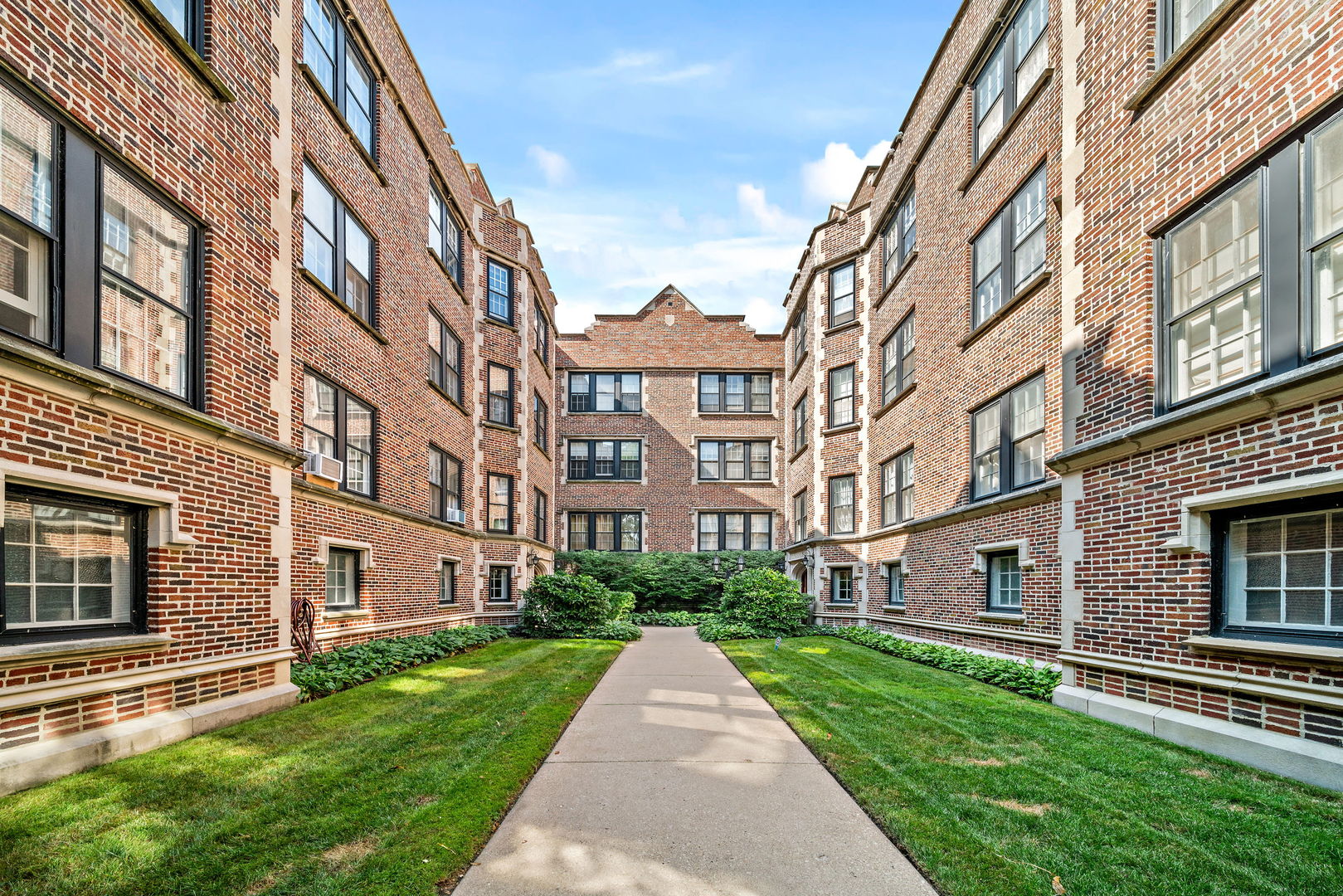 586 Sheridan Square Unit: 2