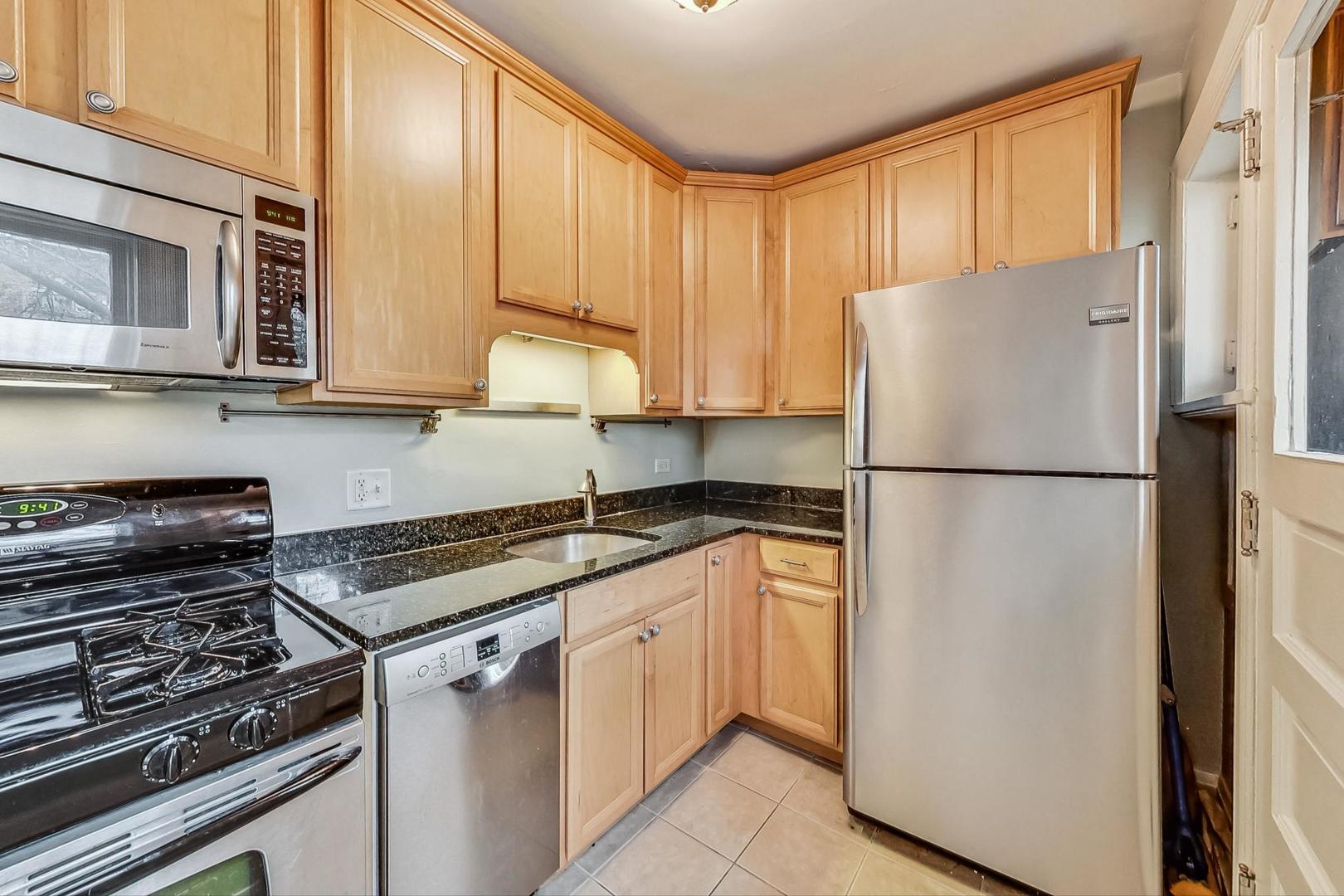 1136 Ontario Street Unit: 1D