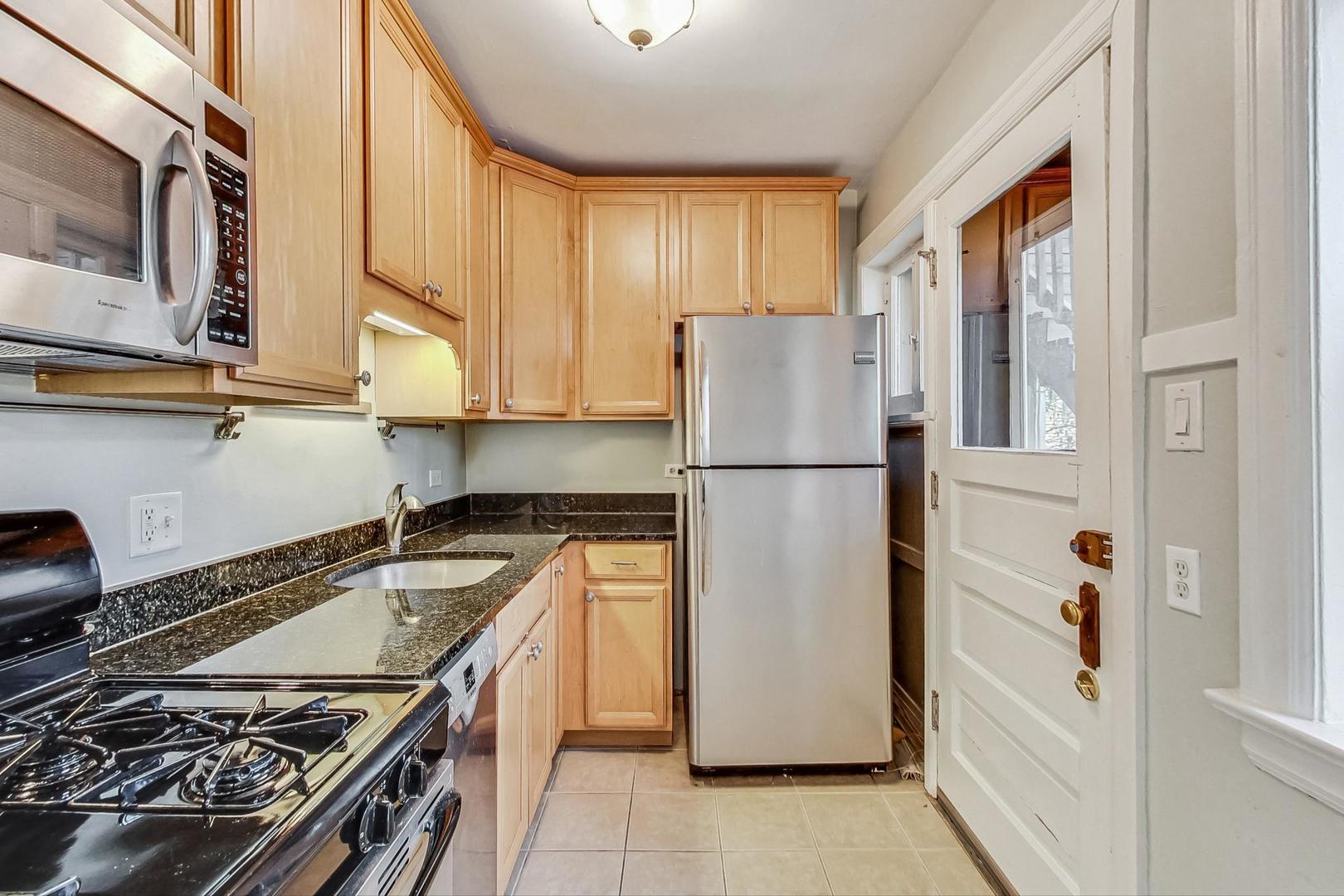 1136 Ontario Street Unit: 1D