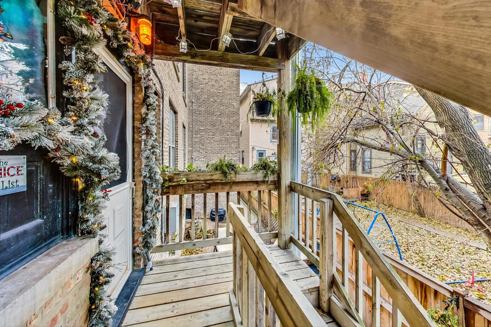 1136 Ontario Street Unit: 1D