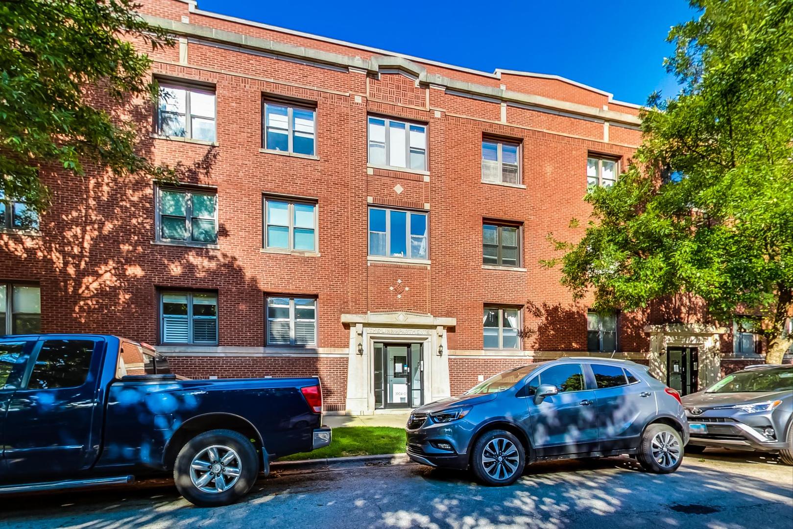 1902 W Byron Street Unit: 3