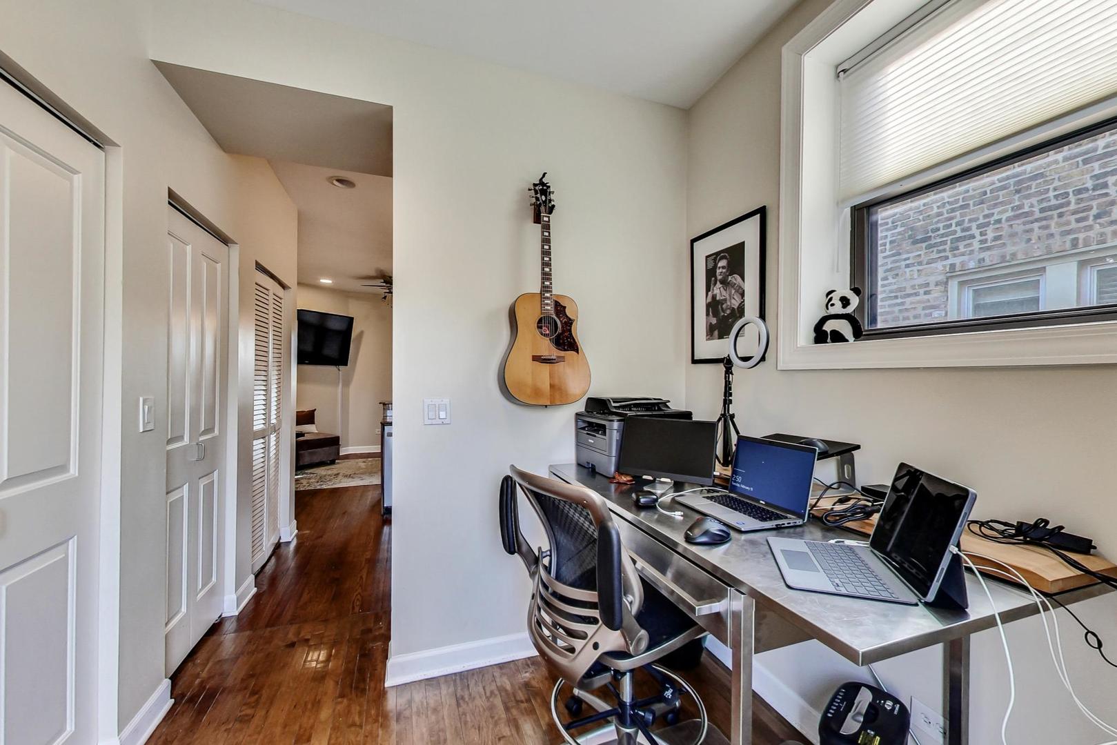 1902 W Byron Street Unit: 3