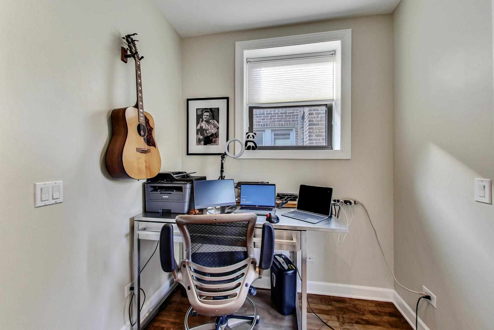 1902 W Byron Street Unit: 3