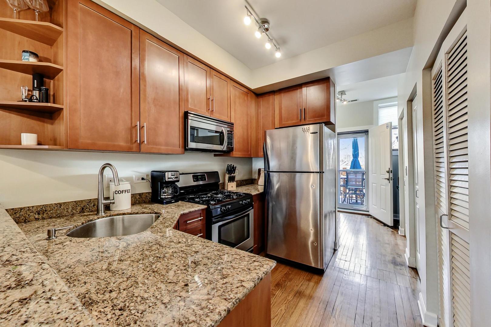 1902 W Byron Street Unit: 3