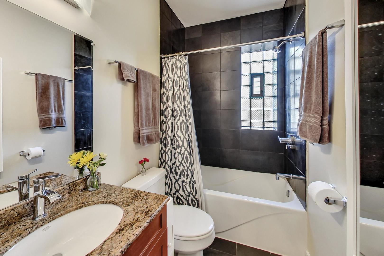 1902 W Byron Street Unit: 3