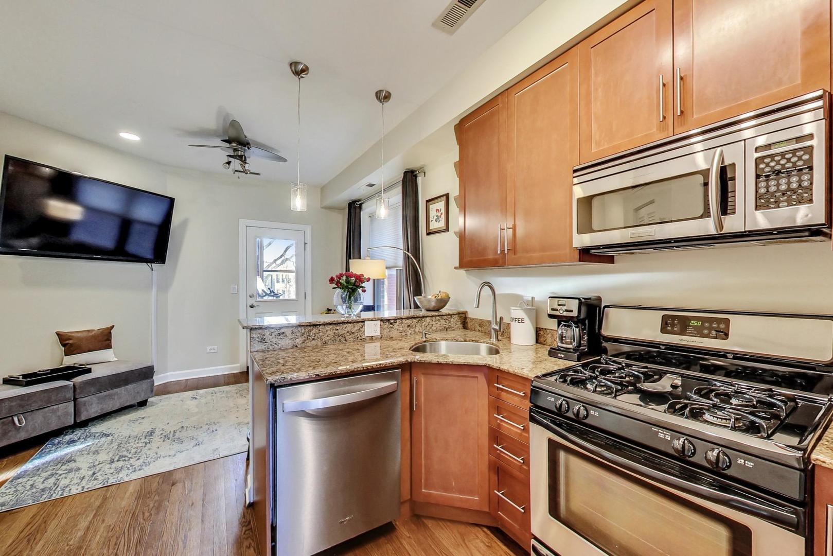 1902 W Byron Street Unit: 3