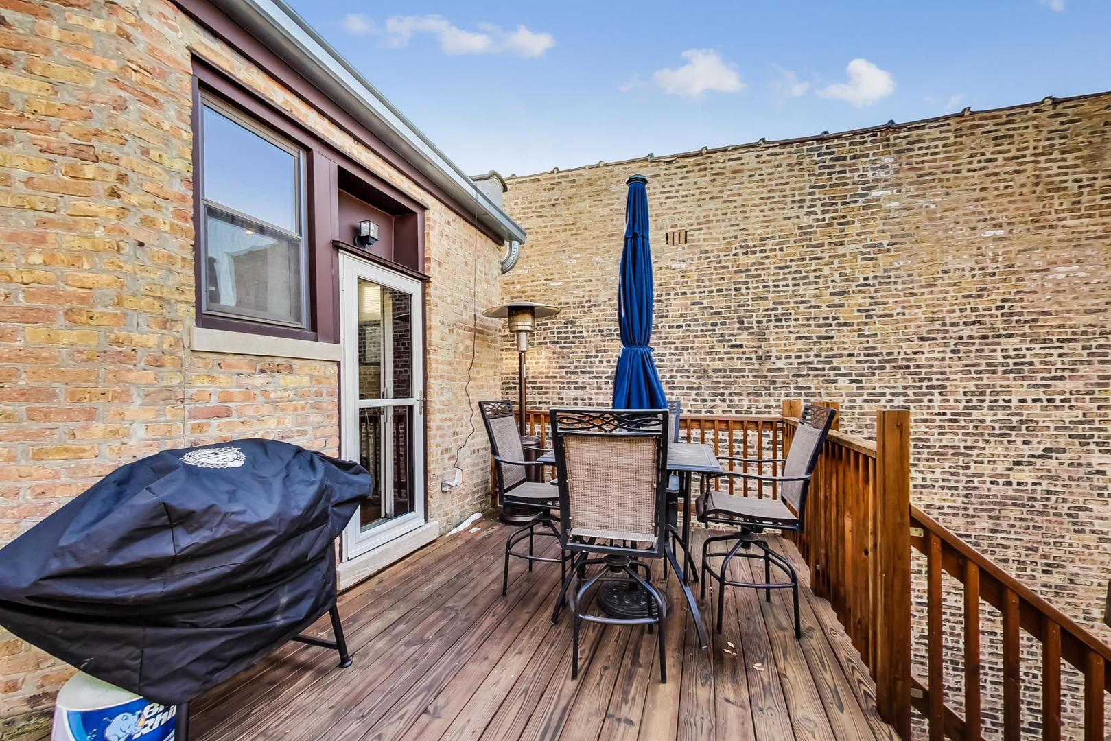 1902 W Byron Street Unit: 3