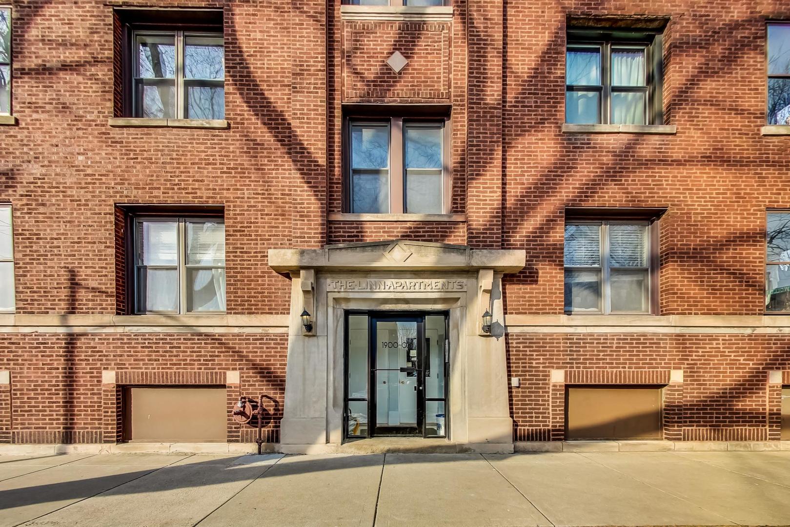 1902 W Byron Street Unit: 3
