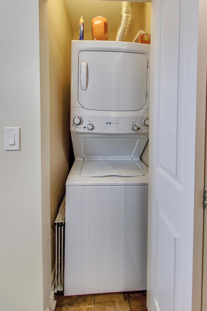 1902 W Byron Street Unit: 3