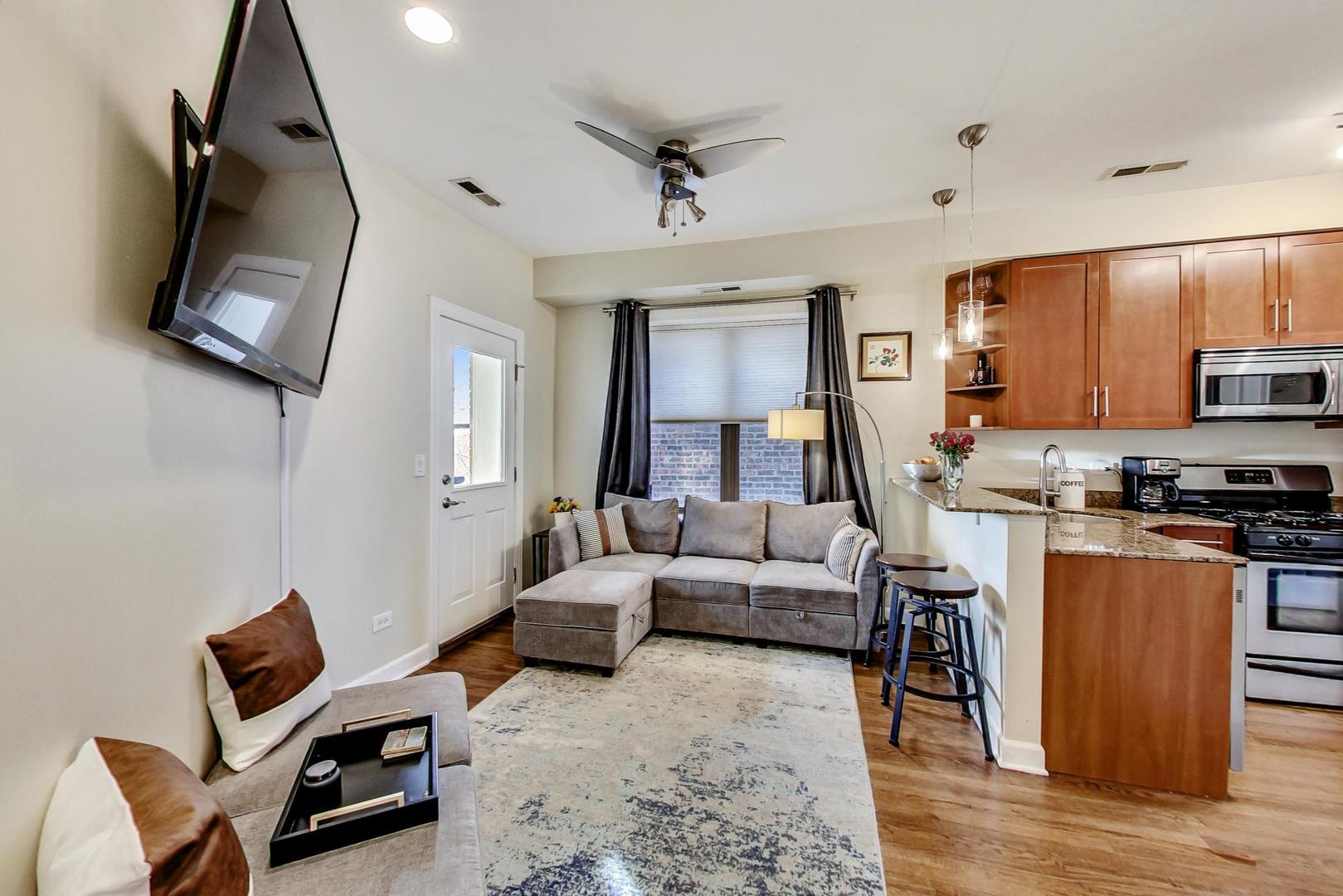 1902 W Byron Street Unit: 3