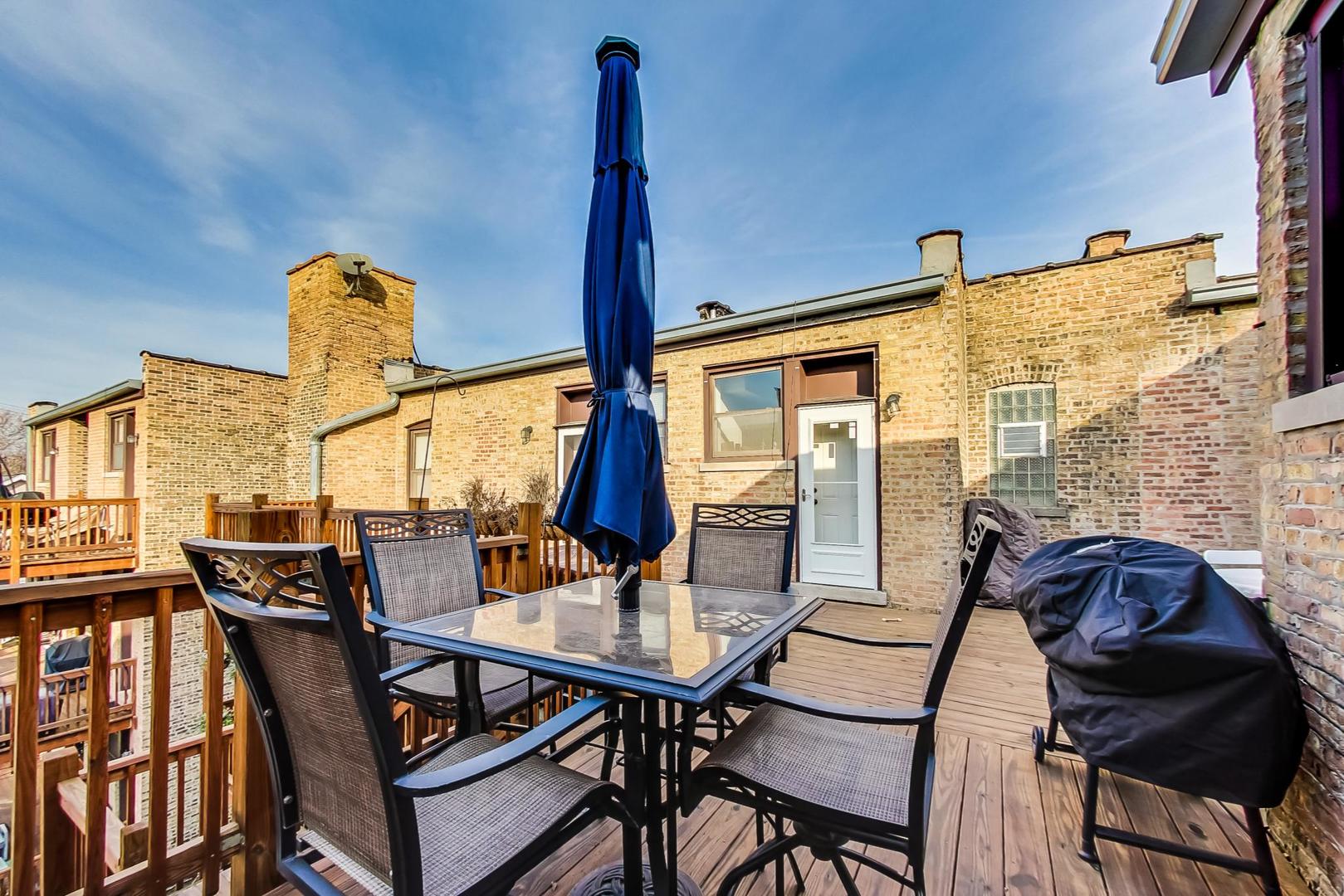 1902 W Byron Street Unit: 3